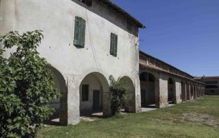 Uno scorcio dei porticati della Corte di Giarola