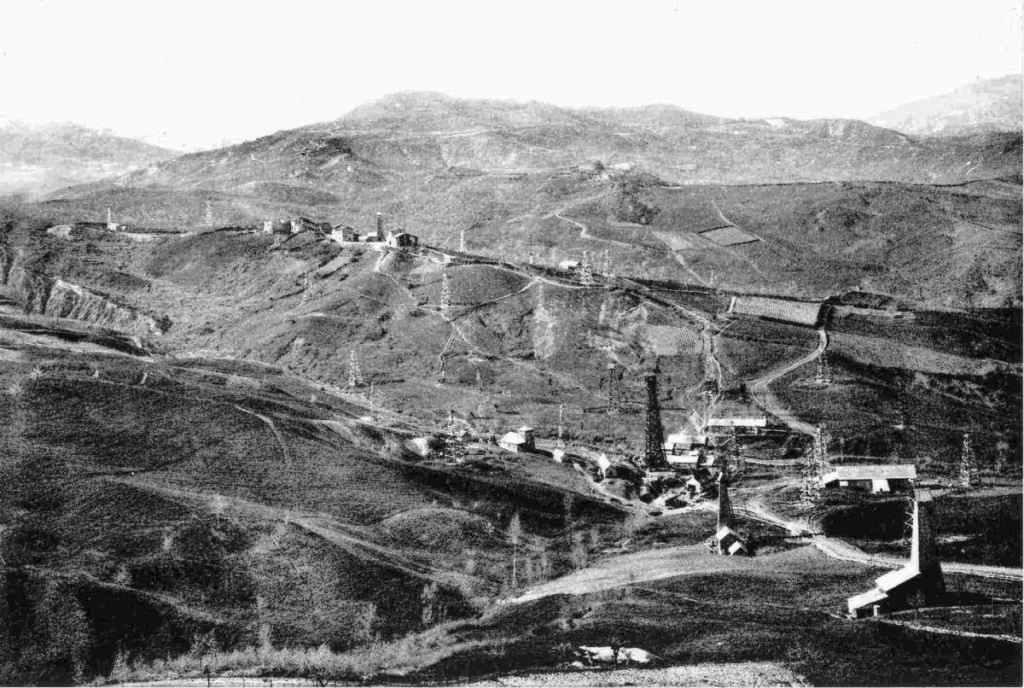 Foto storica della miniera petrolifera di Vallezza 